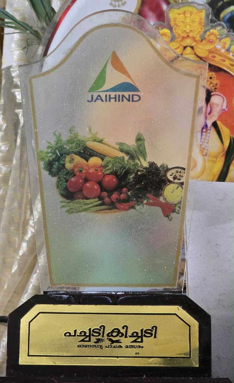 Jaihind TV Pachadi Kichadi first-prize memento